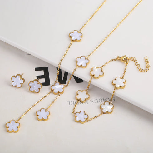 Adjustable Gold-Plated Stainless Steel Plant Flower Bracelet for Women – Trendy Clover Design with Five Leaf Petals, Waterproof & Anti-Allergic Jewelry Gift